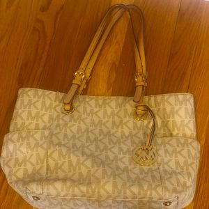 Michael Kors Jet Set Bag